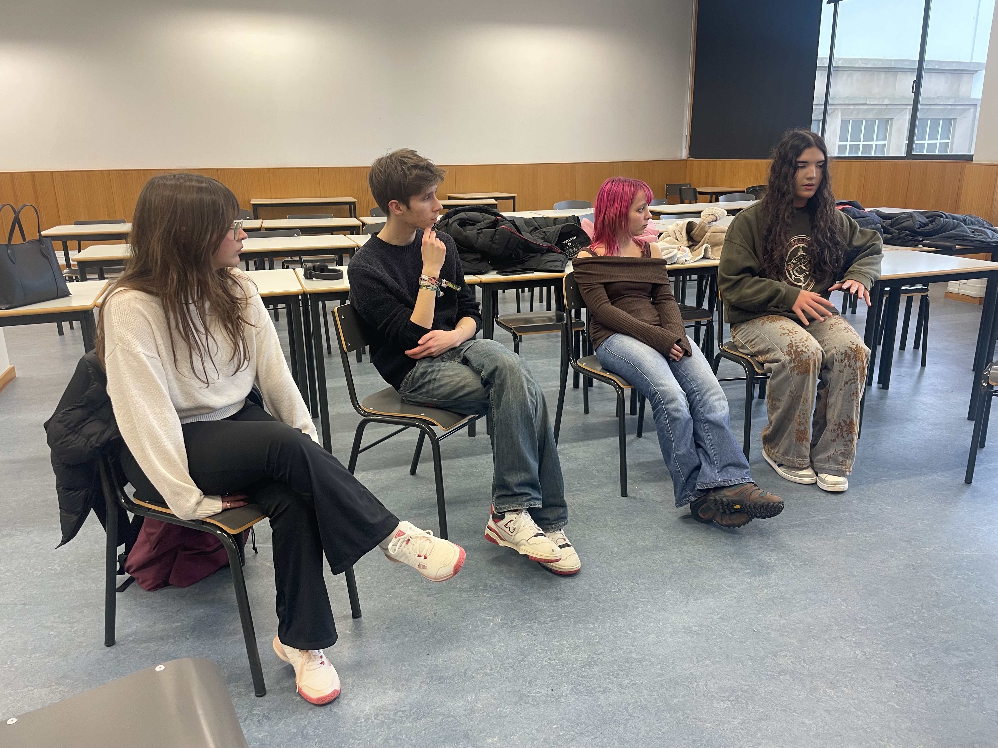 CONTRAPONTO - CLUBE DE DEBATES, DE ALUNOS PARA ALUNOS